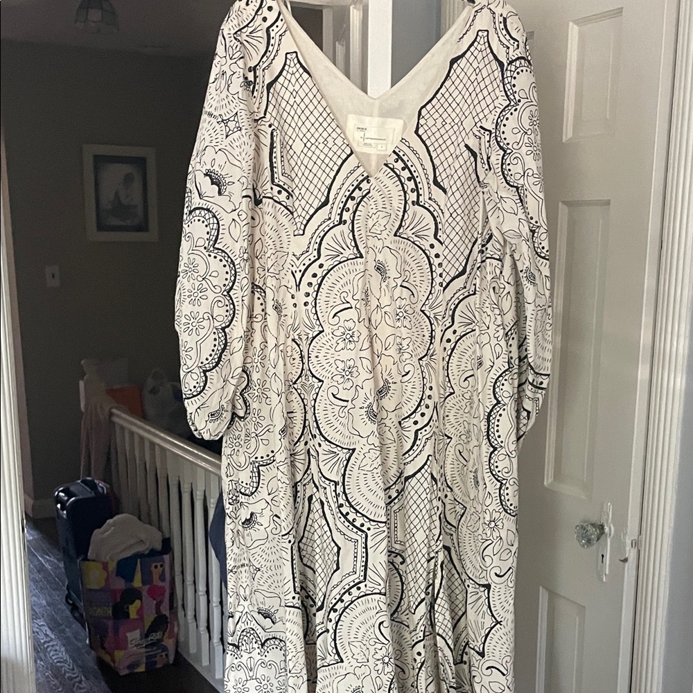 Anthropologie Black and White Printed V-Neck Long Sleeve Dress